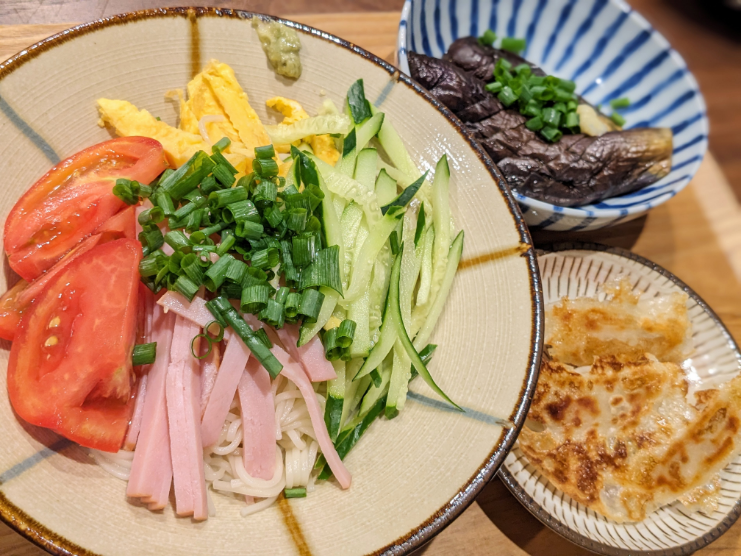 ○鶏手羽元と卵と大根のさっぱり煮 ○枝豆 ○キムチと塩昆布の冷奴 ○トマト ○すまし汁 ○雑穀ごはん #はくばく