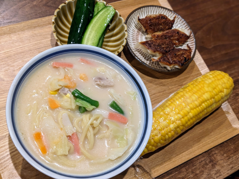 ○ちゃんぽん(冷凍) #リンガーハット ○餃子(冷凍) #リンガーハット ○きゅうりの浅漬 ○とうもろこし