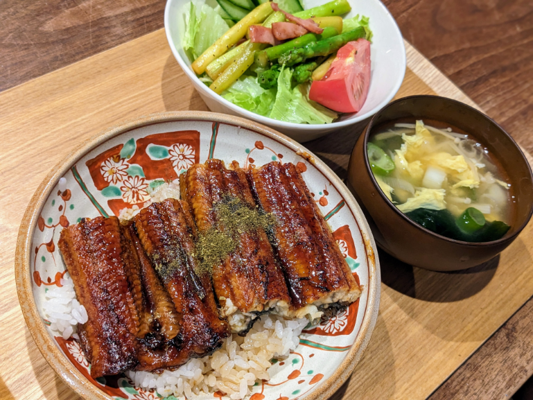○うな丼 #土用の丑の日 ○アスパラとベーコンのサラダ ○お味噌汁
