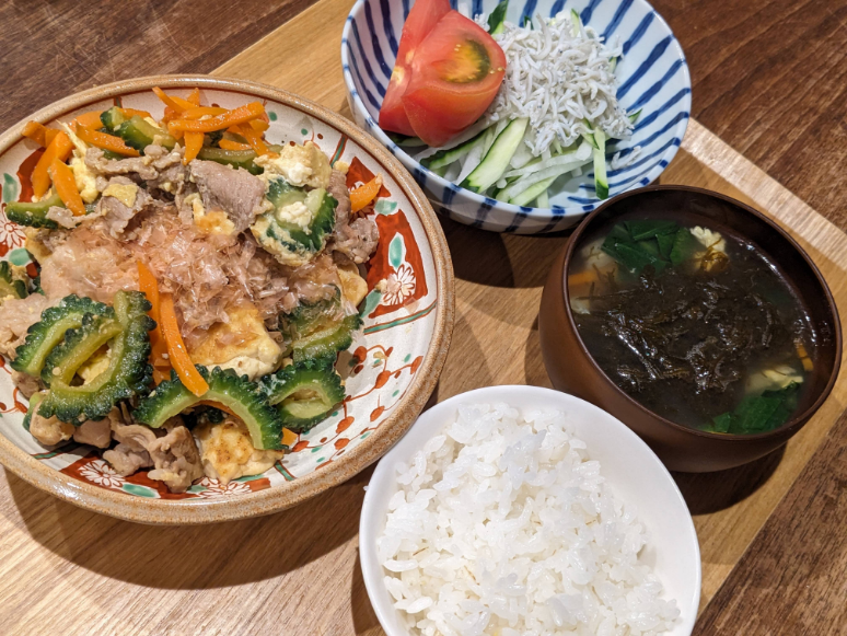 ○ゴーヤチャンプル ○しらすサラダ ○もずくスープ ○麦ごはん #備蓄米 #生活応援米 #はくばく