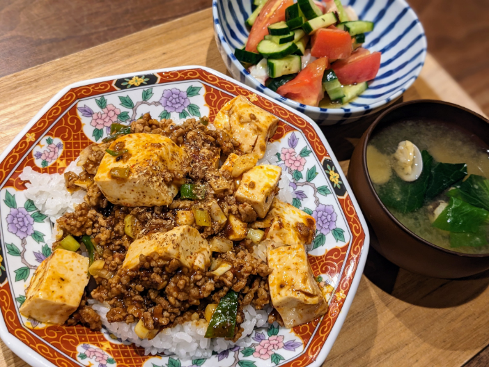 ○麻婆豆腐丼 #cookdo ○タコときゅうりトマトのサラダ ○お味噌汁