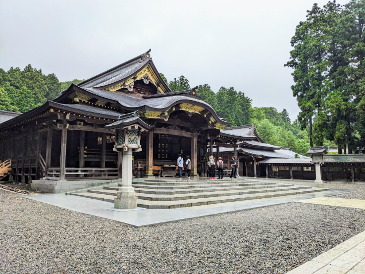 弥彦神社