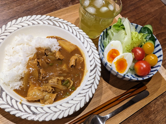 ○ポークカレー ○サラダ