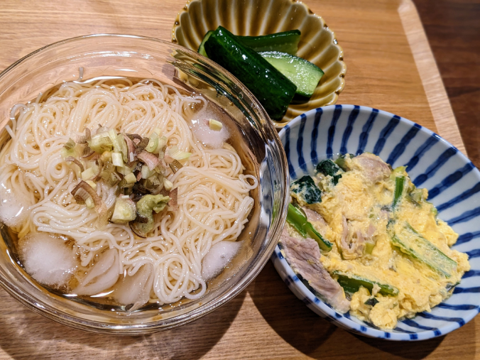 ○そうめん+みょうが ○豚肉と小松菜の玉子とじ ○きゅうりの浅漬