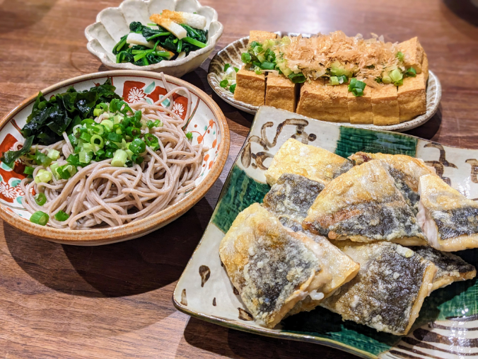 ○鯵の和風ムニエル ○わかめ蕎麦 ○焼き厚揚げ ○ほうれん草とちくわのお浸し