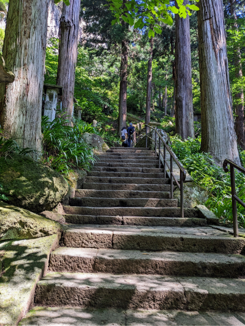 山寺の石段