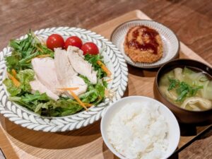ママ友飲み会で知った先輩の進学先・食費月8万円 4人家族のリアル晩御飯